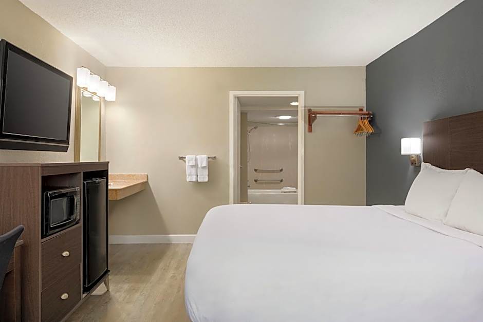 Baymont by Wyndham Wilmington