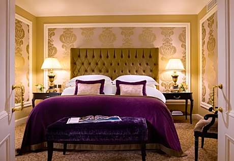 One-Bedroom Suite with Sofa Bed