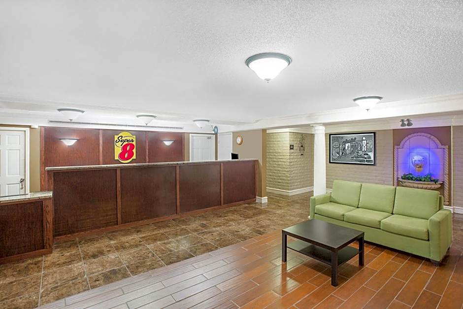 Super 8 by Wyndham Austell/Six Flags