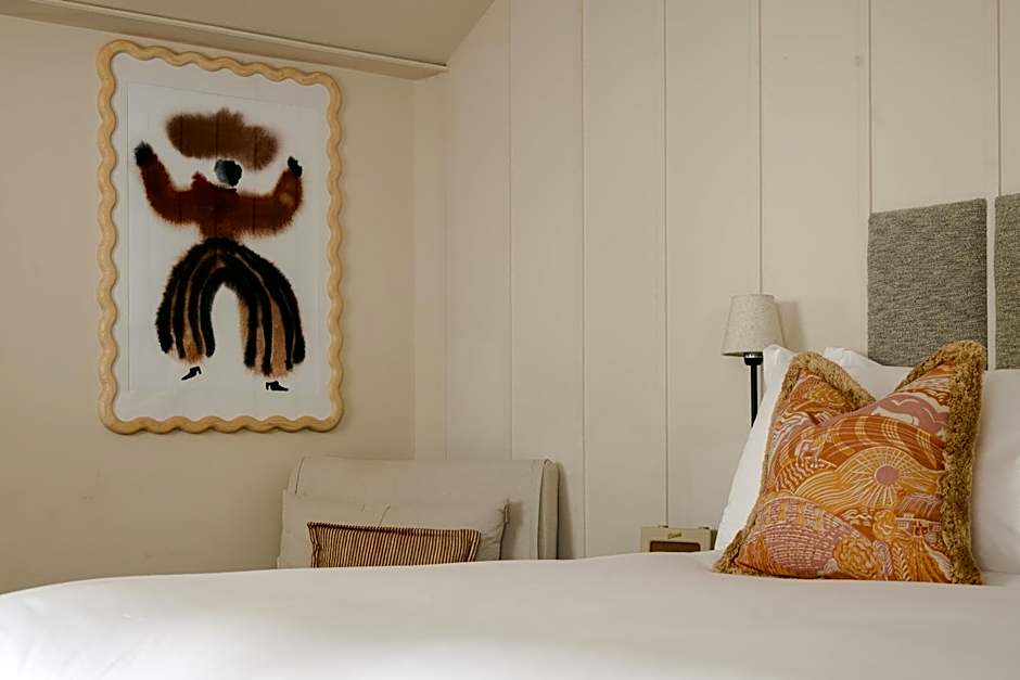 No 15 by GuestHouse, Bath