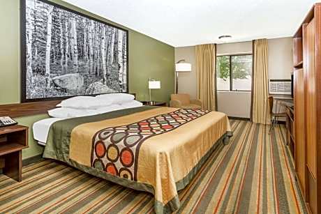 Queen Room - Non-Smoking