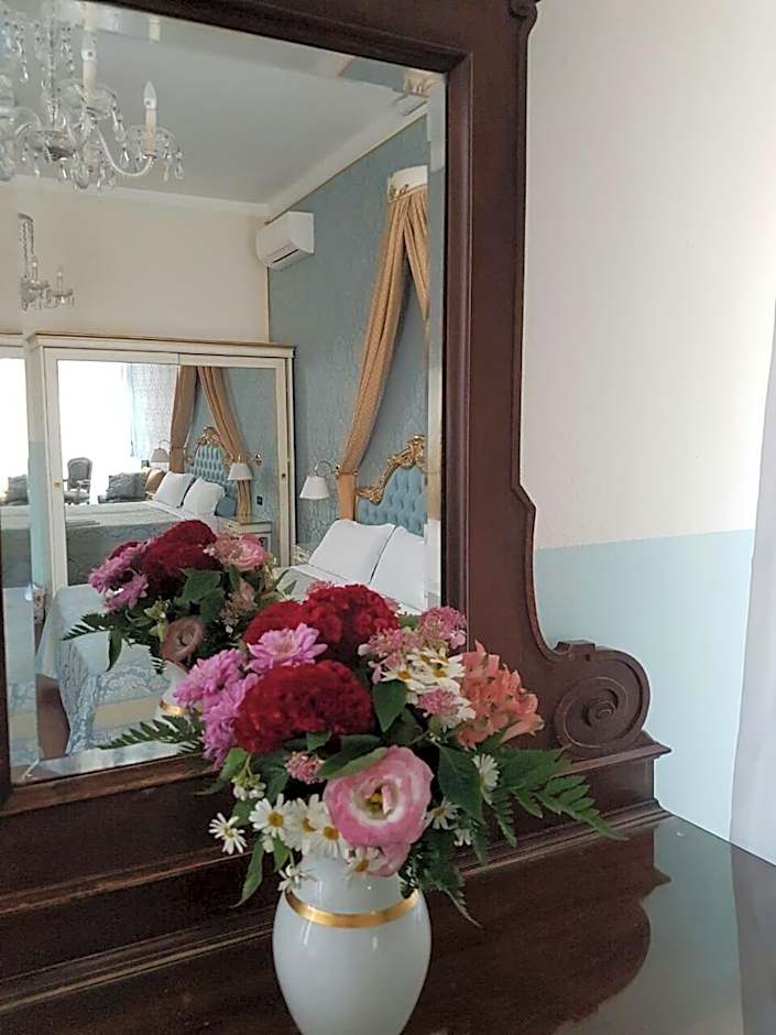 Friendly Venice Suites