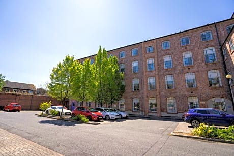 Ensuite Bedrooms with Shared Kitchen and Apartments at Simpsons Hall in Nottingham
