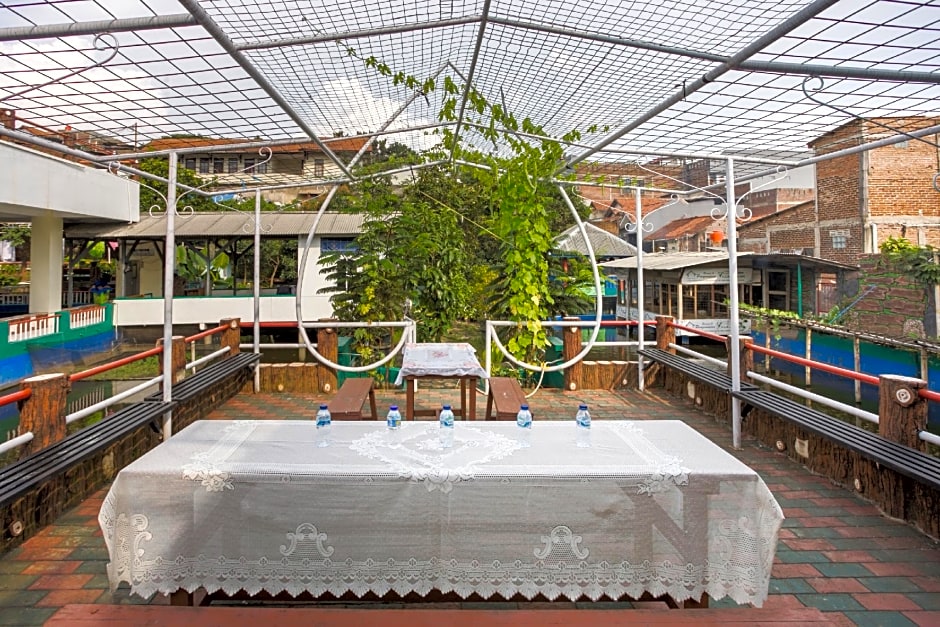 2996 Penginapan Villa Balong Bho