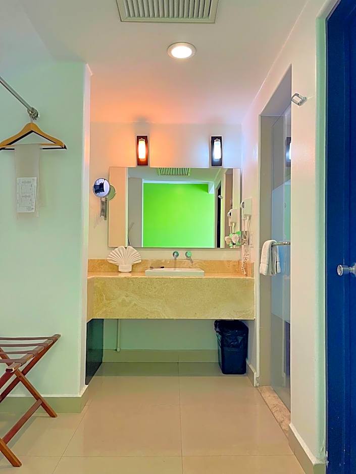 Seven Crown Express & Suites