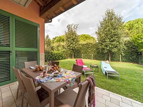 Stunning villa with private garden and huge shared pool - Beahost Rentals