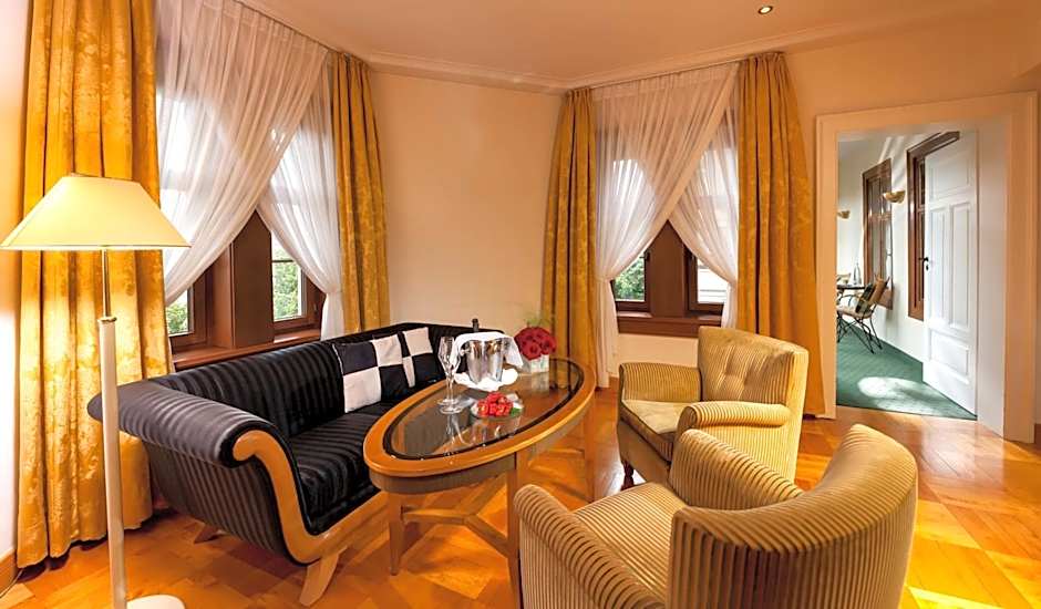 Photo 1 of 9 of Comfort Suite, Park View