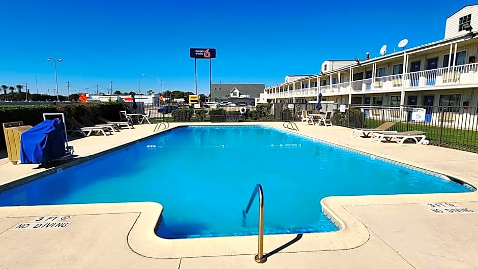 Motel 6-Webster, TX - Houston - Nasa Lake