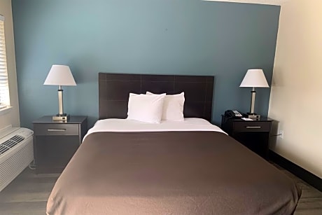 1 King Bed No Smoking Handicap Room