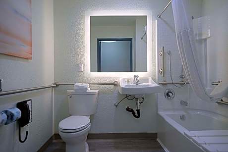 Queen Suite with Two Queen Beds and Sitting Area - Accessible/Non-Smoking