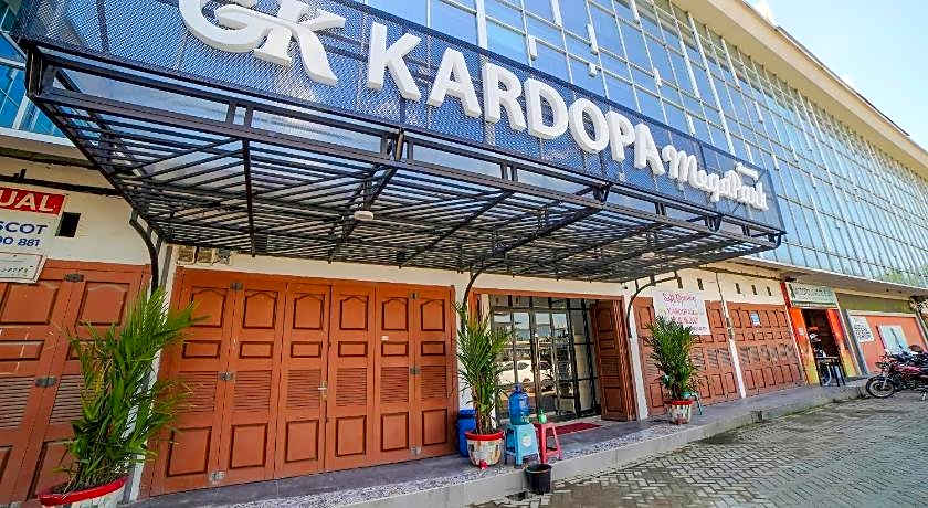 OYO 90447 Kardopa Hotel Megapark