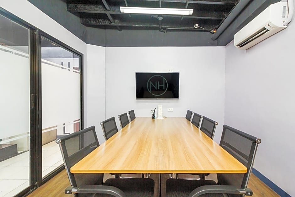 Nomad's Hub - Best Value Co-living Hostel