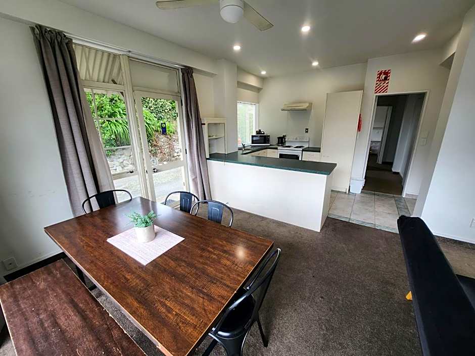 U Studios Paraparaumu Beach (formerly Copperfield Seaside Motel)