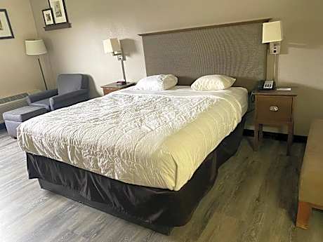 King Room - Disability Access - Non-Smoking