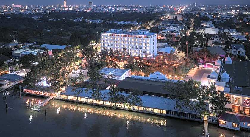 Van Phat Riverside Hotel