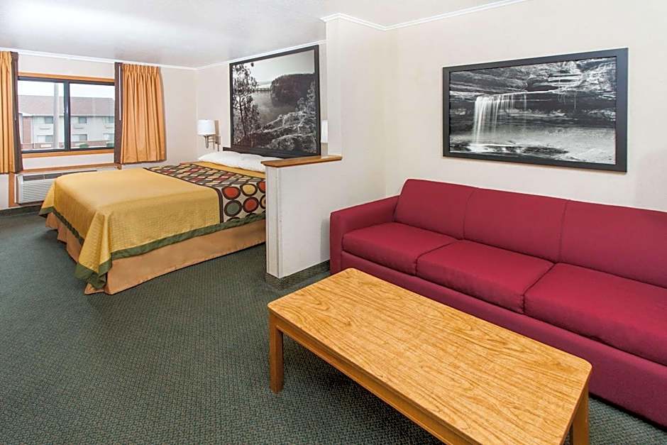 Super 8 by Wyndham Ottawa Starved Rock