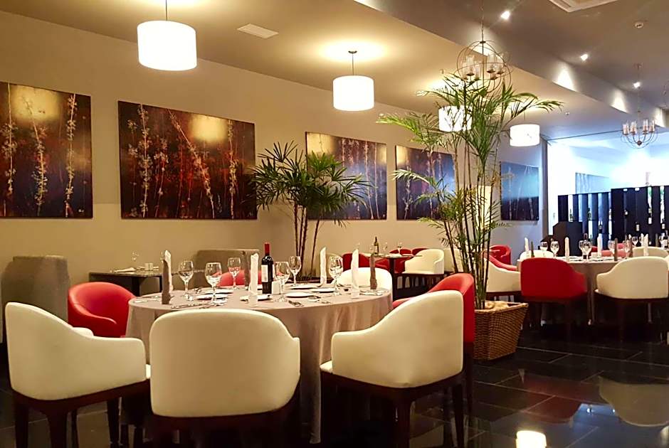 Wyndham Manta Sail Plaza Hotel and Convention Center