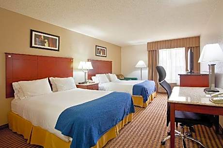 2 Queen Bed Hearing Access Non-Smoking