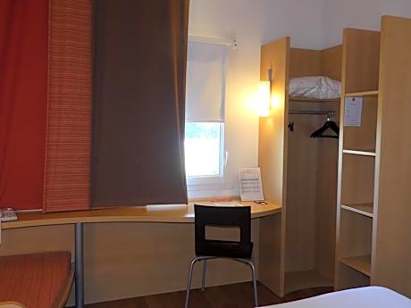 Standard Room with One Double Bed and One Single Bed