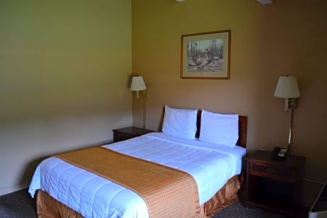 Comfortable Guest Room With 1 Queen Bed. Non- Smoking.