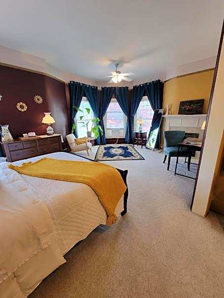 The Kings Throne Inn and Guest House