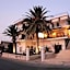 Akrotiri Hotel