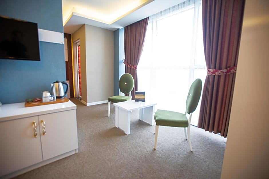 Royal Life Exclusive