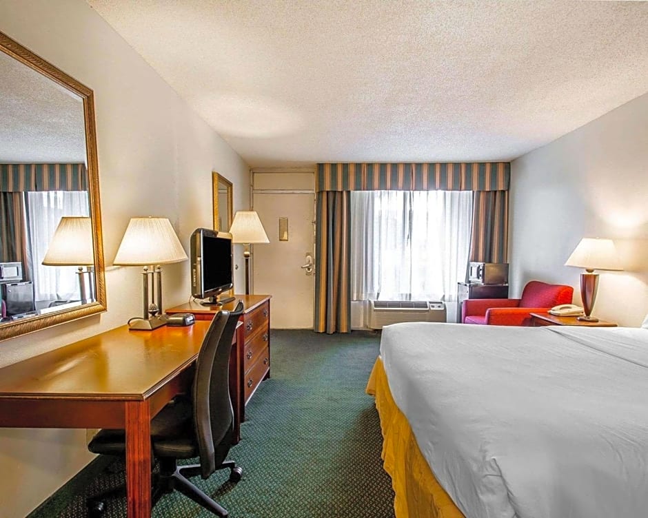 Clarion Inn & Suites Dothan South