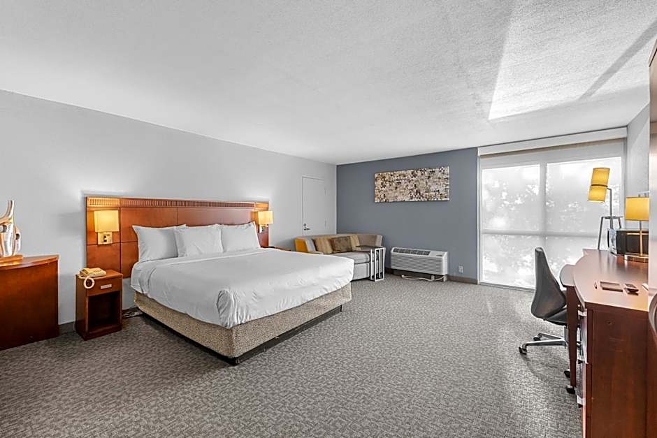 Riverside Hotel & Conference Center