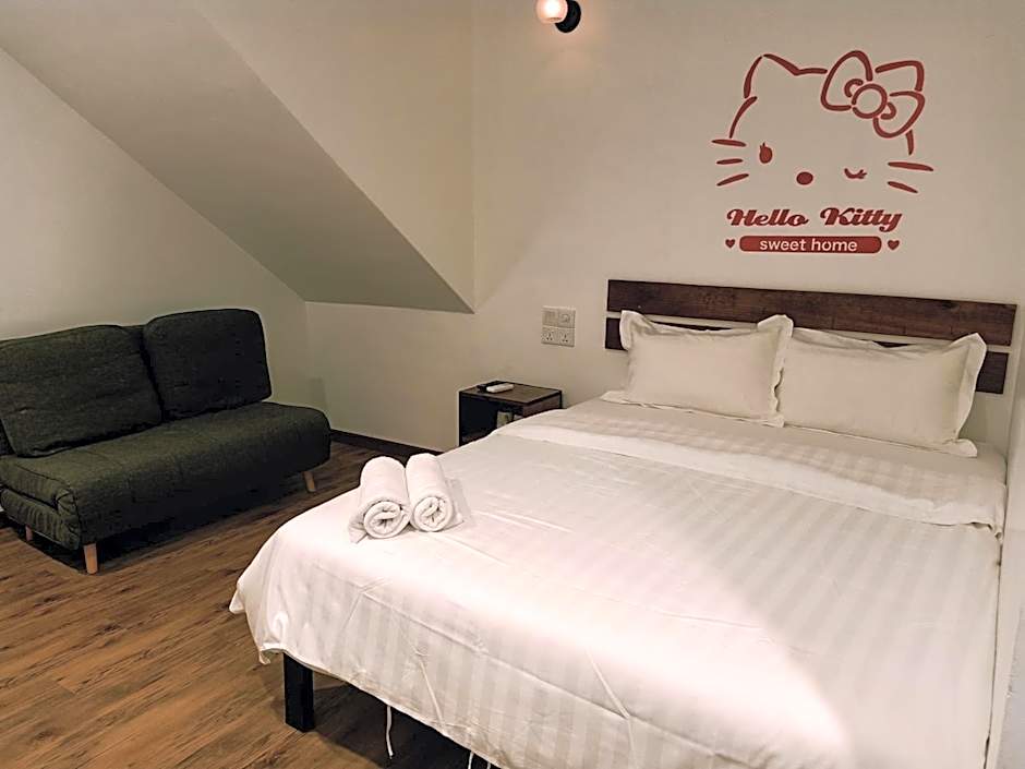 Cozy Riverside Hotel