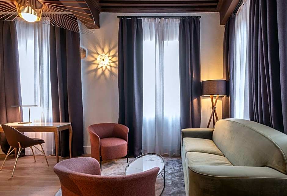 Cour des Loges Lyon, a Radisson Collection Hotel