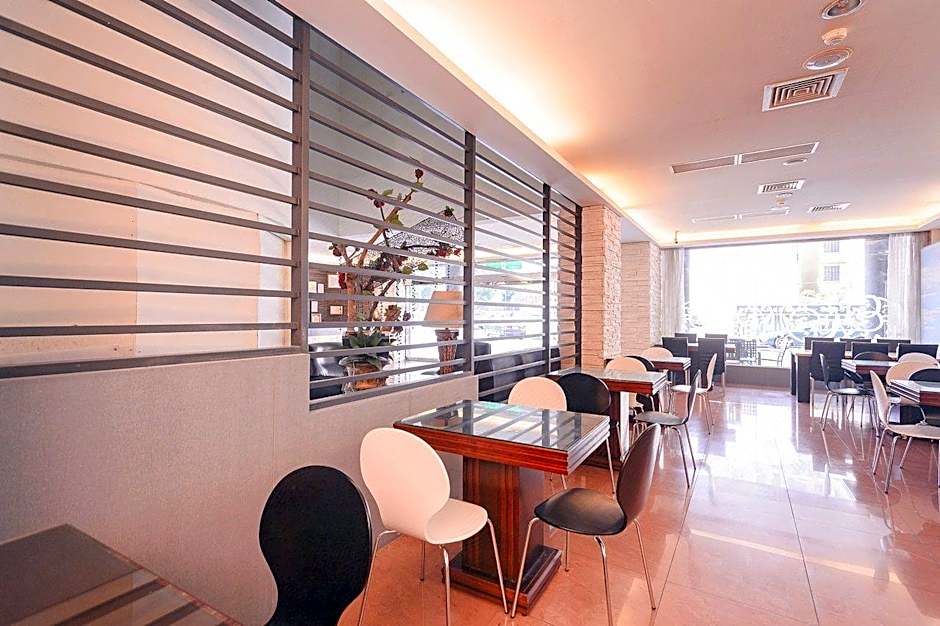 Waugh Den Business Hotel