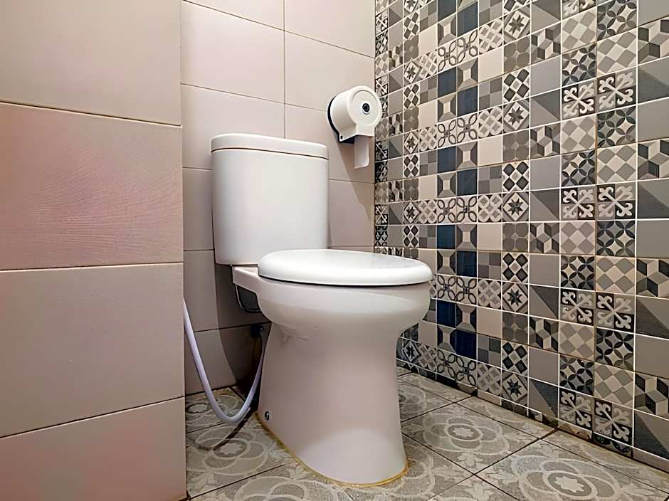 RedDoorz near Exit Toll Moh Toha