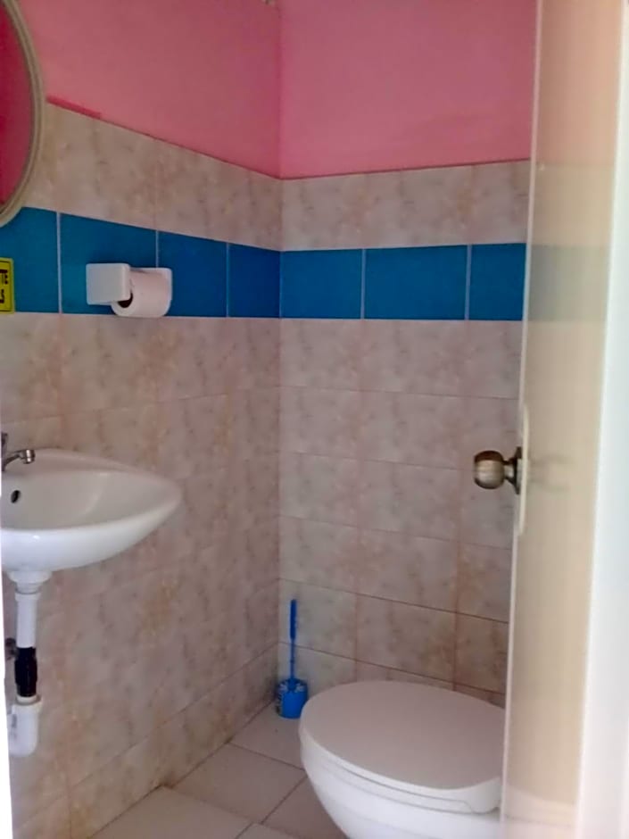 MiL's Hillside Tourist Inn