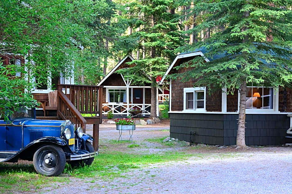 Johnston Canyon Lodge & Bungalows