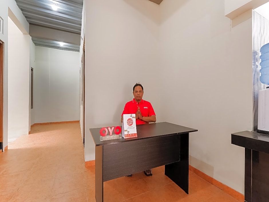 OYO 90045 Annafi Apartel