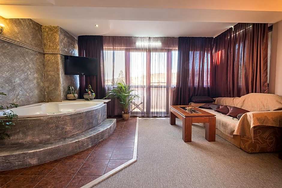 Хотел Том и Нези Класик