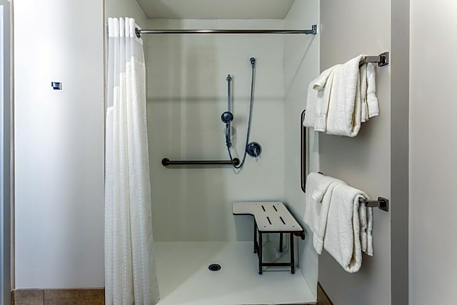 Holiday Inn Express And Suites Springfield North By IHG