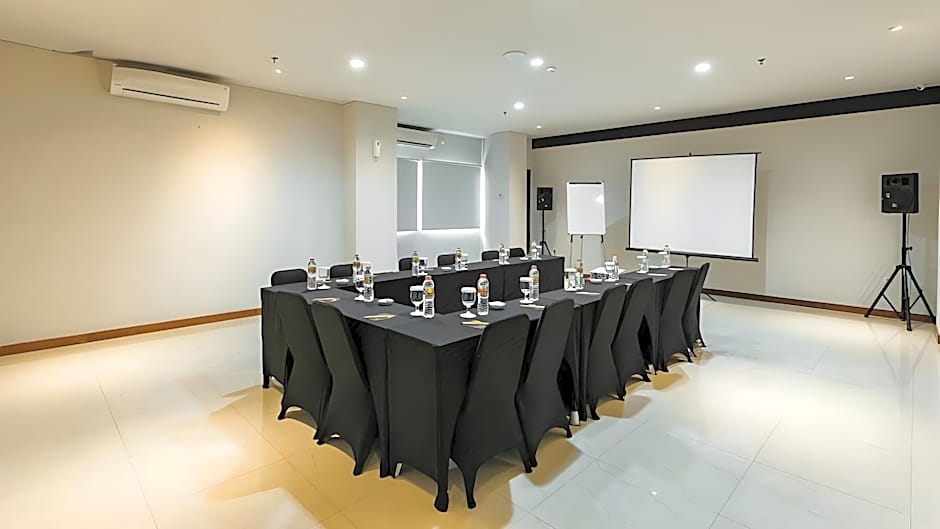 Yellow Star Ambarukmo Hotel