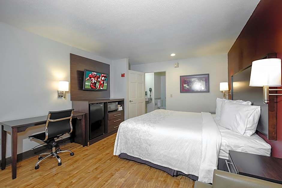 Red Roof PLUS+ Hammond