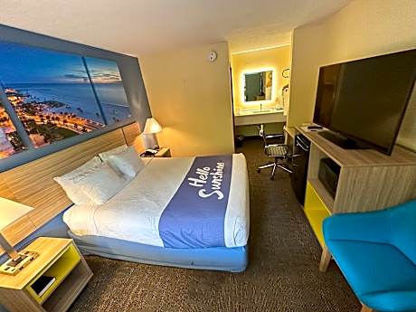 Queen Efficiency Suite, Second Floor, Non-Smoking