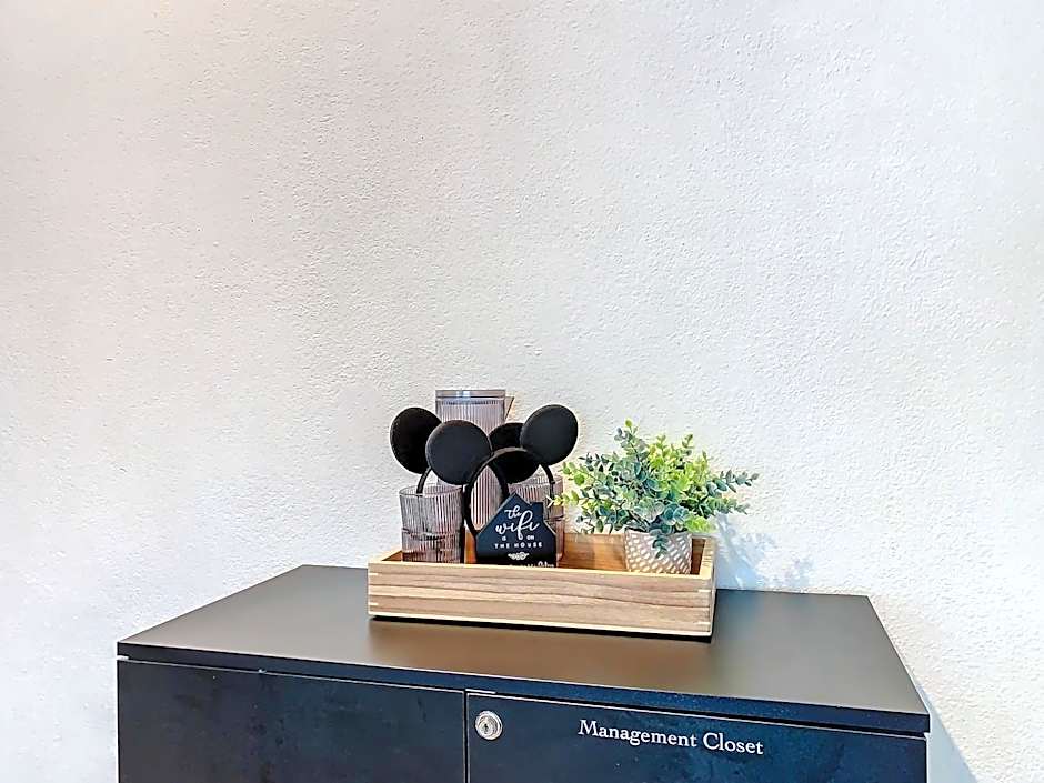 Be Our Guest! 1 Bedroom Condo Near Disney Parks!