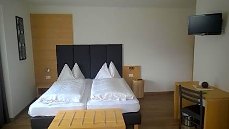 Classic Double or Twin Room with Balcony