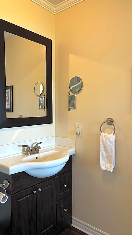 Seascape Coastal Retreat - 2 ADULTS ONLY - HOT TUB AND WITHOUT HOT TUB OCEANFRONT PROPERTY
