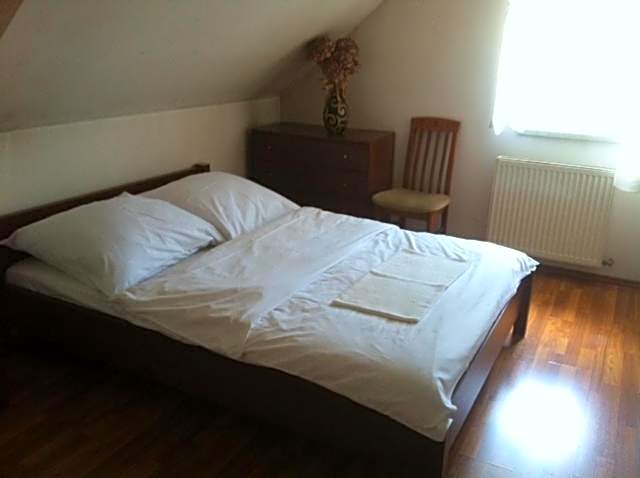 Photo 1 of 4 of Single Room