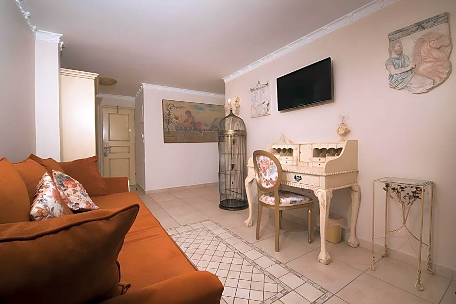Parthenon Art Hotel