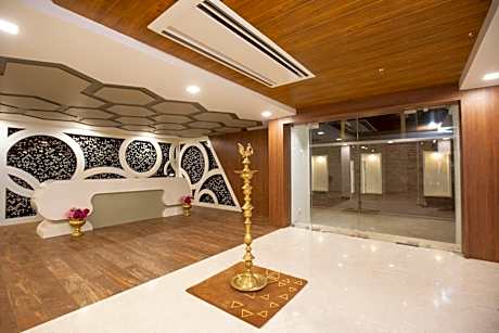 Lee Benz - Ark Hotel