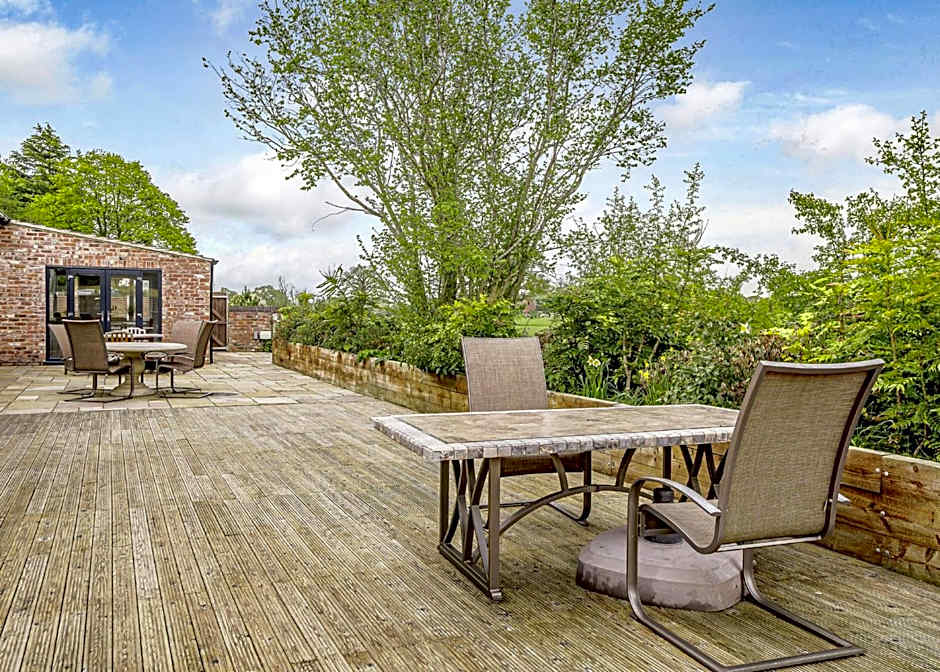 Ladera Retreat Lodges