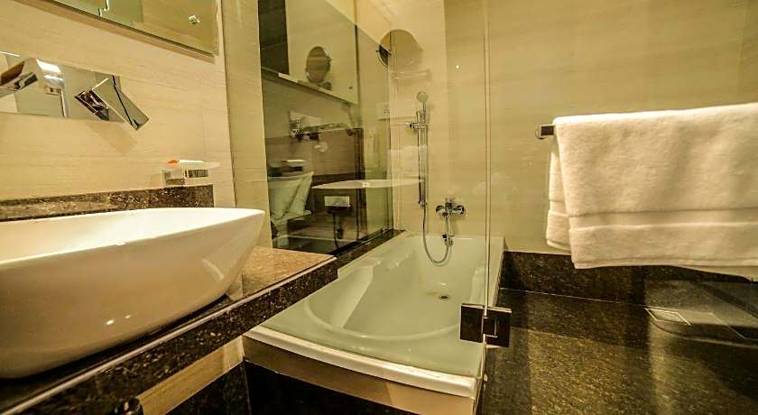 Hotel The Basil Park