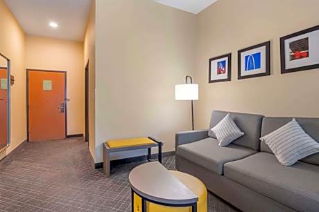 King Suite with Accessible Tub - Accessible/Non-Smoking